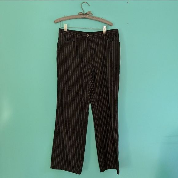 𝅺burberry Golf pants size 8 in EUC - Picture 1 of 6